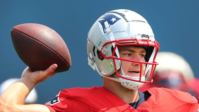 The NE Patriots held training camp at Gillette Stadium. Qb Drake Maye makes a pass.